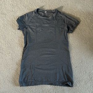 Gray lululemon swiftly tshirt - size 8